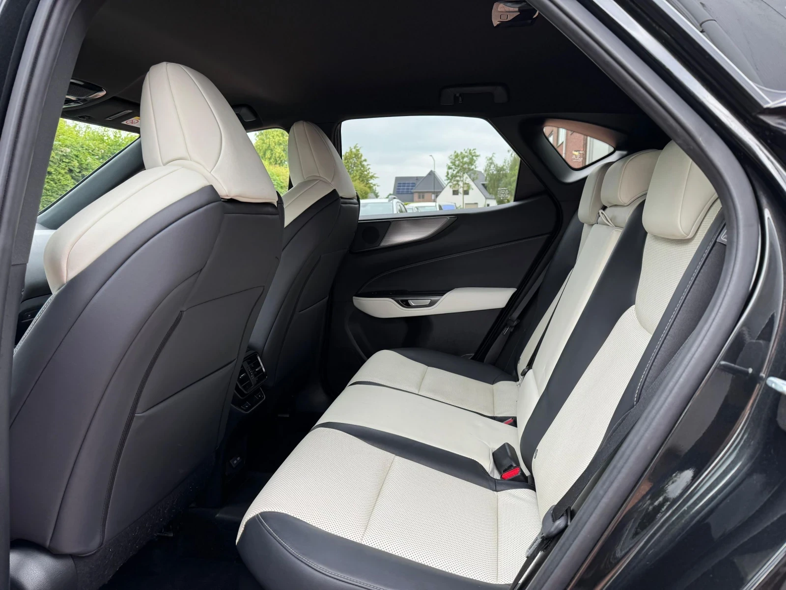 Lexus NX 450 Plug-in Hybrid 4x4 Full Extri , снимка 8 - Автомобили и джипове - 54947625