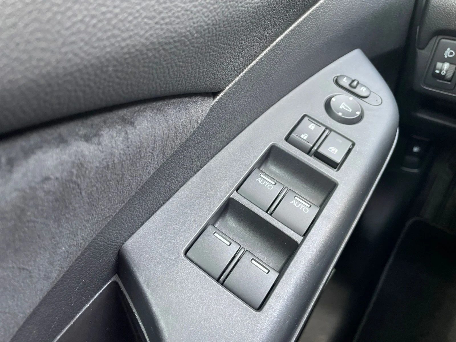 Honda Cr-v 2.0 I-vtec 155ks 4x4, снимка 8 - Автомобили и джипове - 54947625