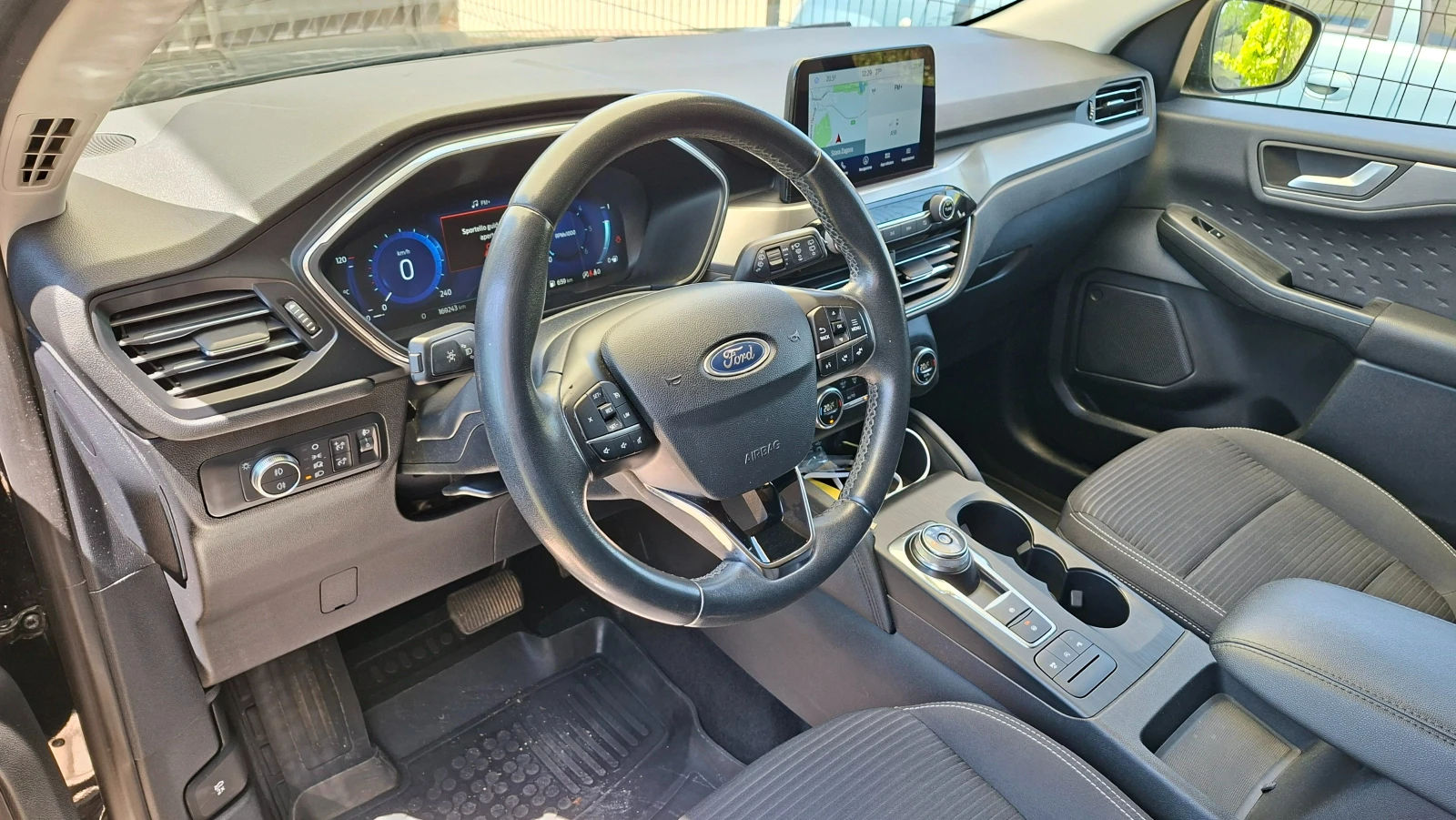 Ford Kuga 1.5TDCi Автоматик, 8 скорости, снимка 9 - Автомобили и джипове - 55243726