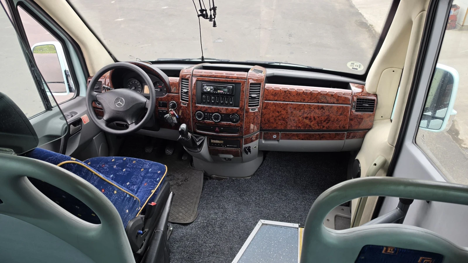 Mercedes-Benz Sprinter 518 Нов внос Стъклопакет 20 местен, снимка 11 - Бусове и автобуси - 54237416