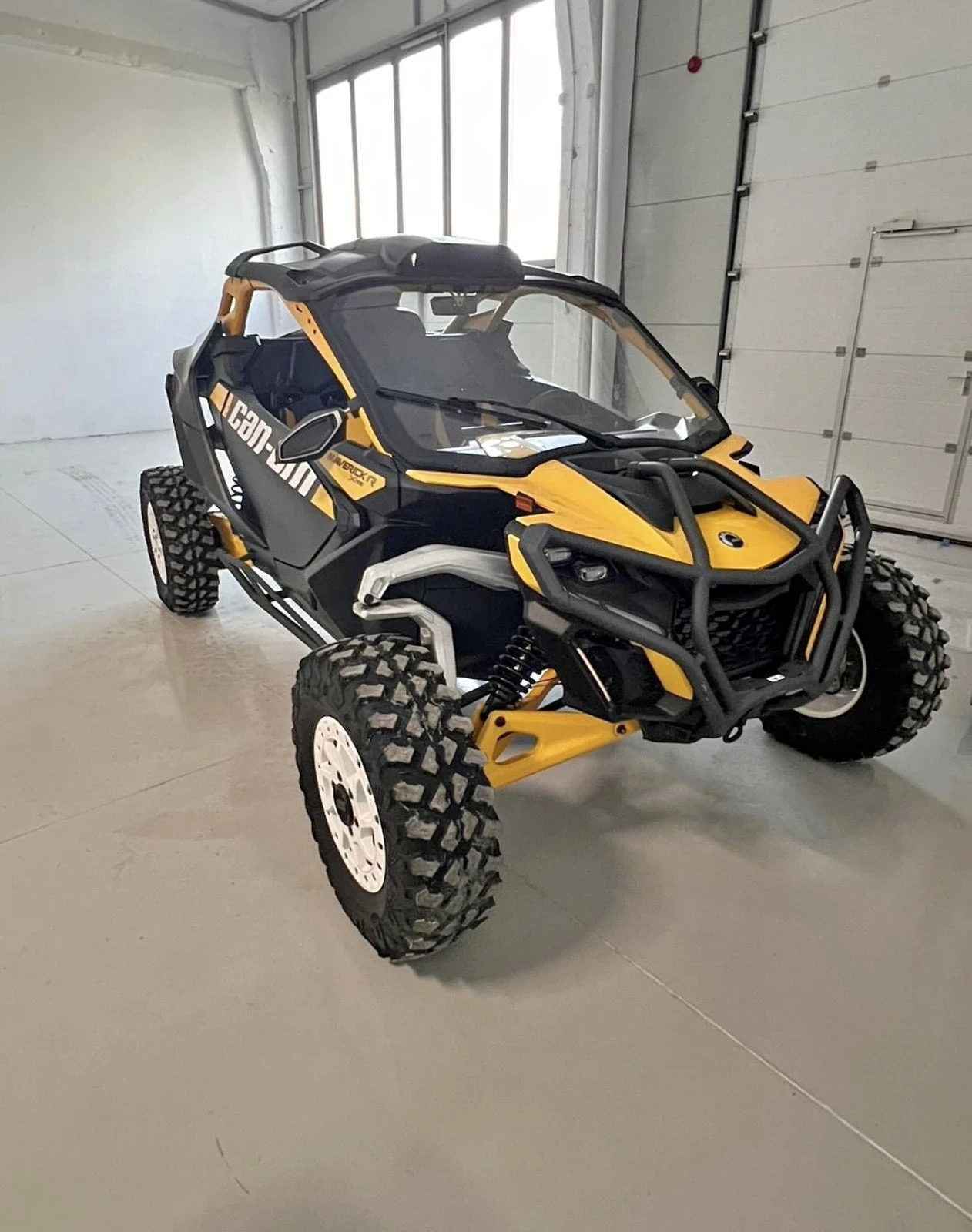 Can-Am Maverick R Smart-Shox | 2024 | 240к.с. | DCT | 45м.ч.
