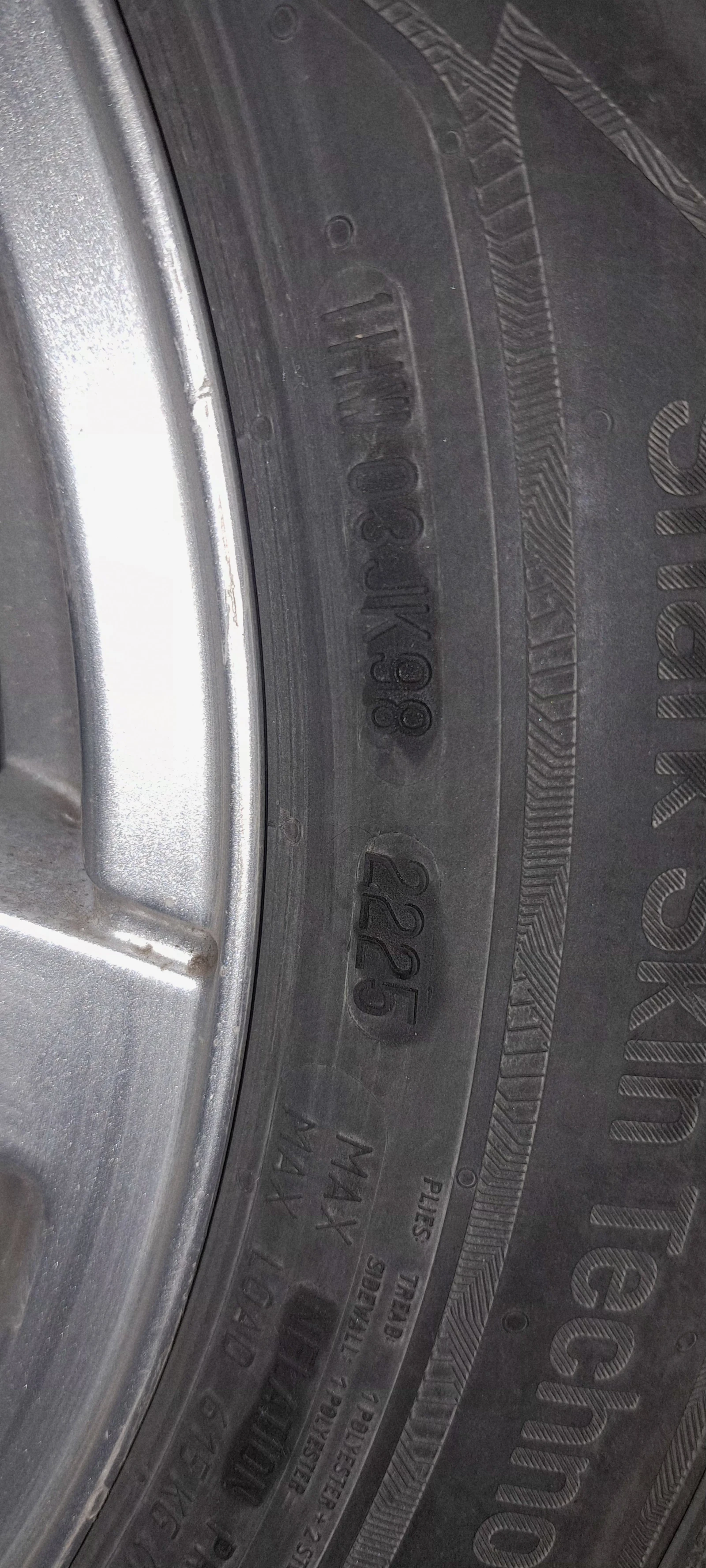 Гуми Зимни 205/55R16, снимка 4 - Гуми и джанти - 56184277