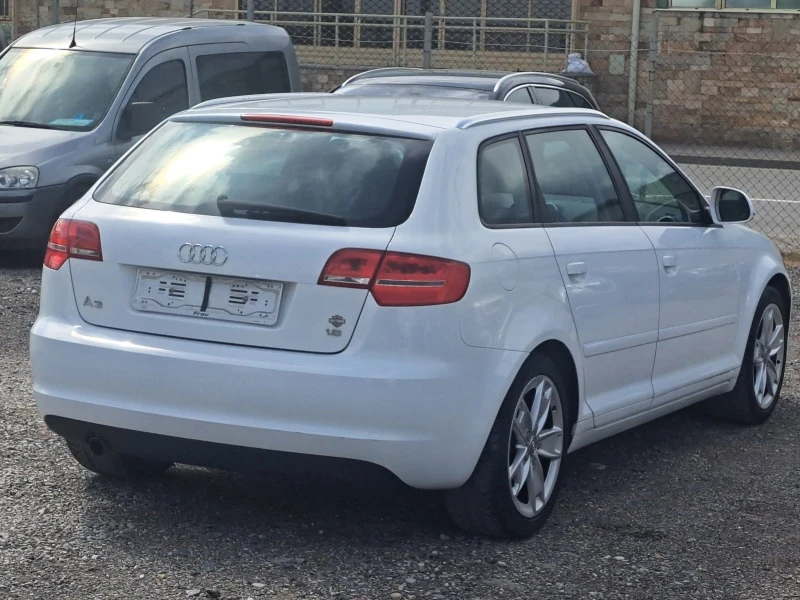 Audi A3 1.6i 102к.с. АВТОМАТ , снимка 5 - Автомобили и джипове - 45623887