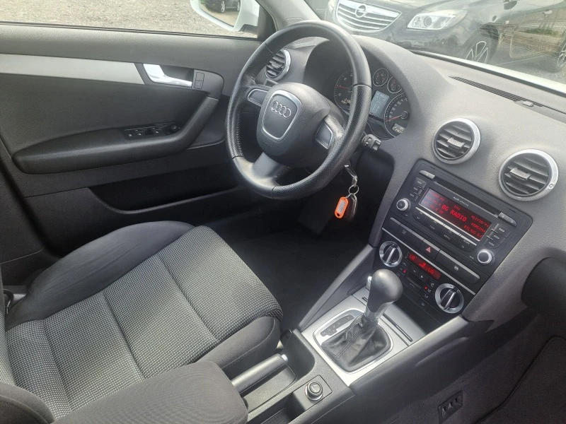 Audi A3 1.6i 102к.с. АВТОМАТ , снимка 9 - Автомобили и джипове - 45623887