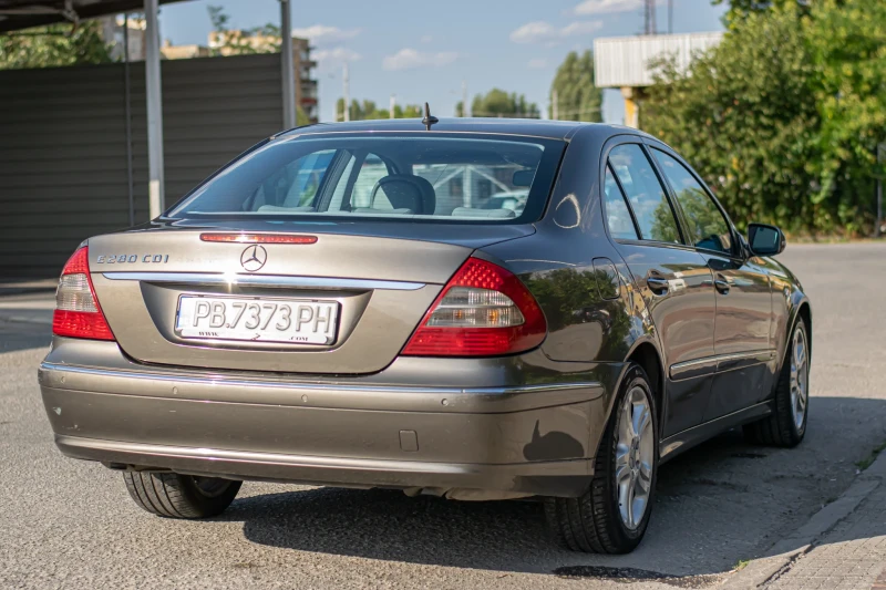 Mercedes-Benz E 280 5G Tronic/4Matic, снимка 6 - Автомобили и джипове - 47877847