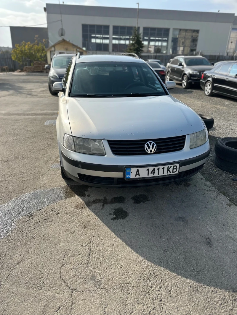 VW Passat, снимка 1 - Автомобили и джипове - 47902333