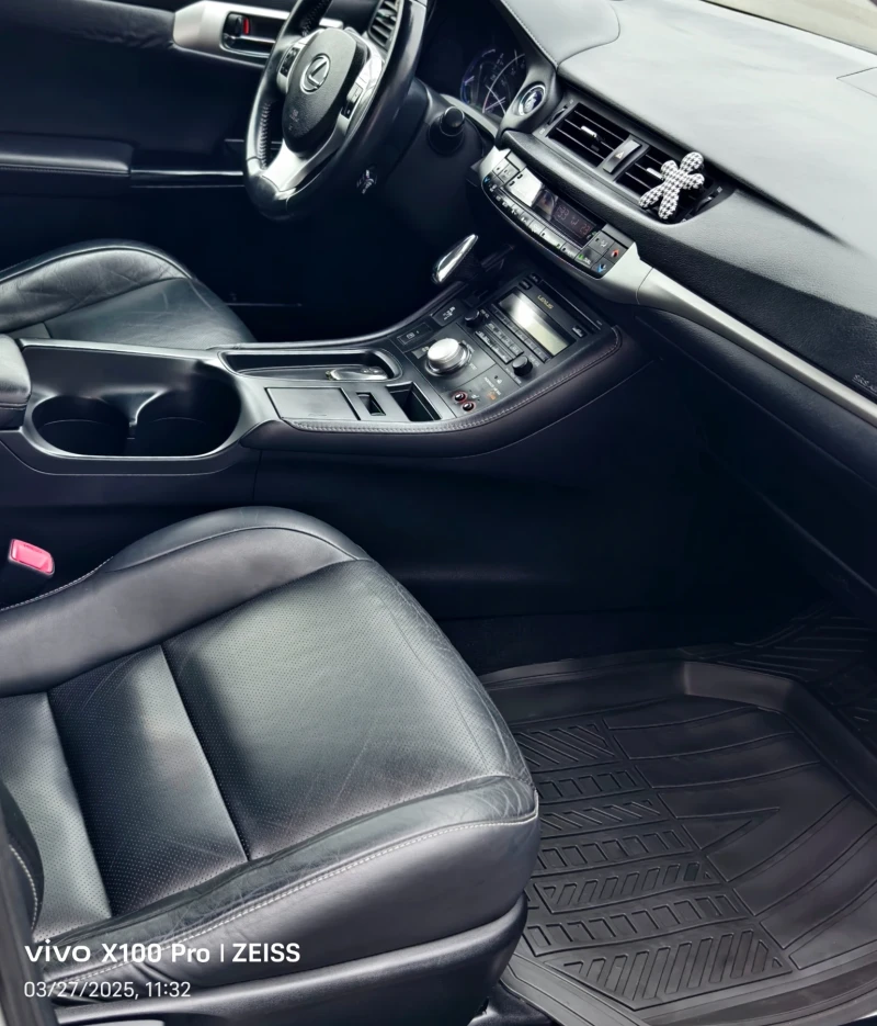 Lexus CT 200h 1.8HSD Swiss Auto., снимка 11 - Автомобили и джипове - 49662493
