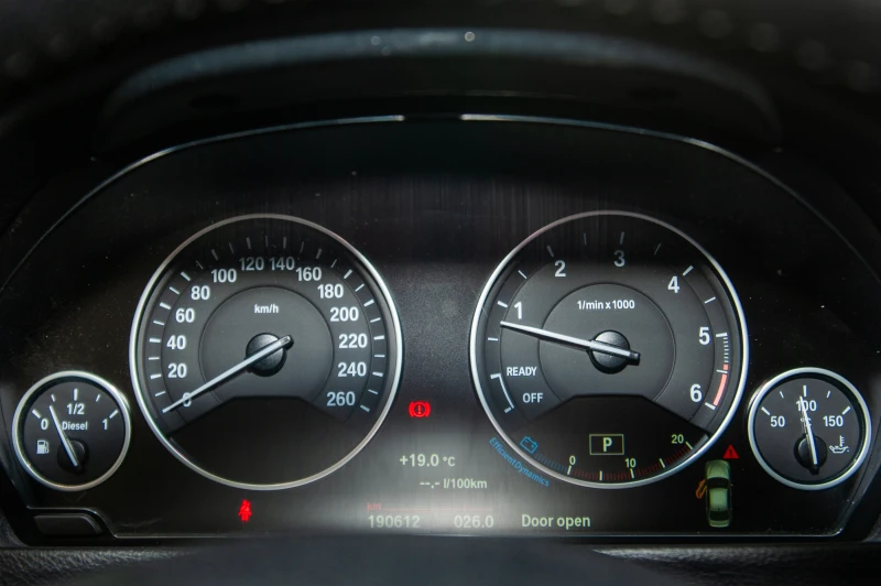 BMW 320 F30 | FACELIFT, снимка 14 - Автомобили и джипове - 50490640