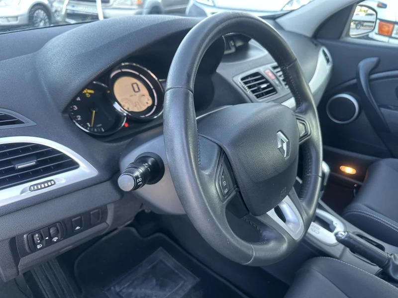 Renault Megane 1.5/DCI ИТАЛИЯ, снимка 11 - Автомобили и джипове - 52630595