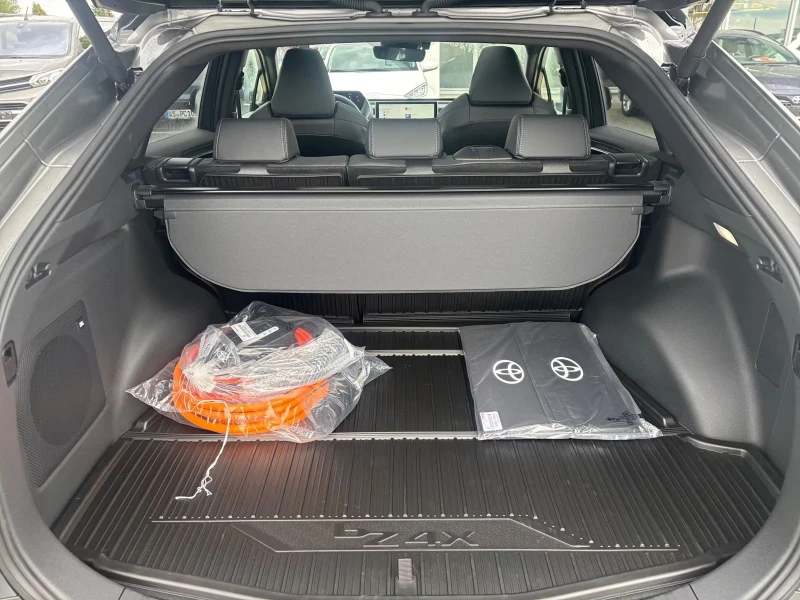 Toyota bZ4X BEV/218HP/LOUNGE/PANO/MEMO/AWD/360/JBL/KLESS/524g, снимка 15 - Автомобили и джипове - 52235612