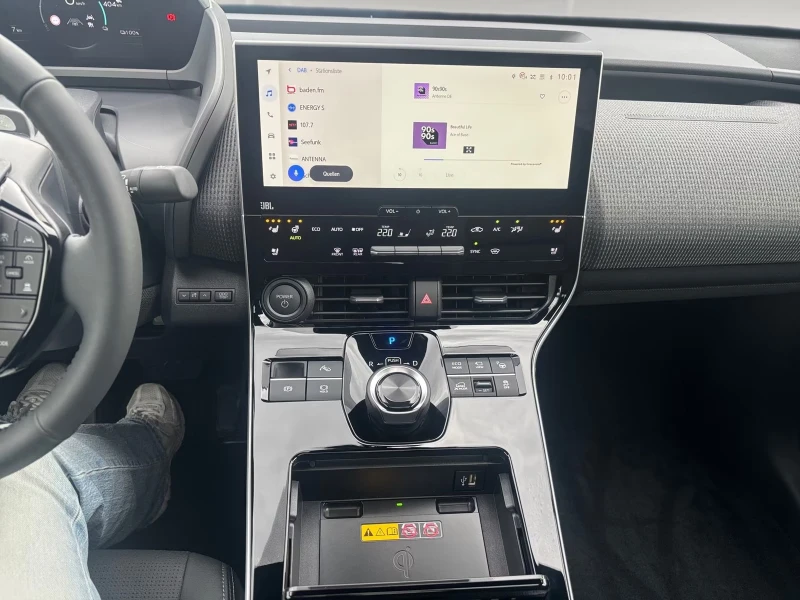 Toyota bZ4X BEV/218HP/LOUNGE/PANO/MEMO/AWD/360/JBL/KLESS/524g, снимка 10 - Автомобили и джипове - 52235612