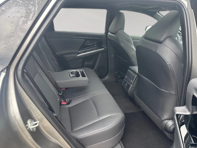 Toyota bZ4X BEV/218HP/LOUNGE/PANO/MEMO/AWD/360/JBL/KLESS/524g, снимка 13 - Автомобили и джипове - 52235612
