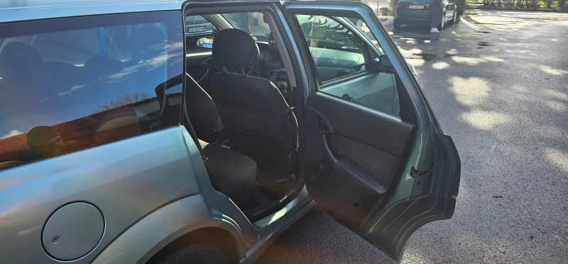 Ford Focus 1.8 TDDI, снимка 9 - Автомобили и джипове - 52504654