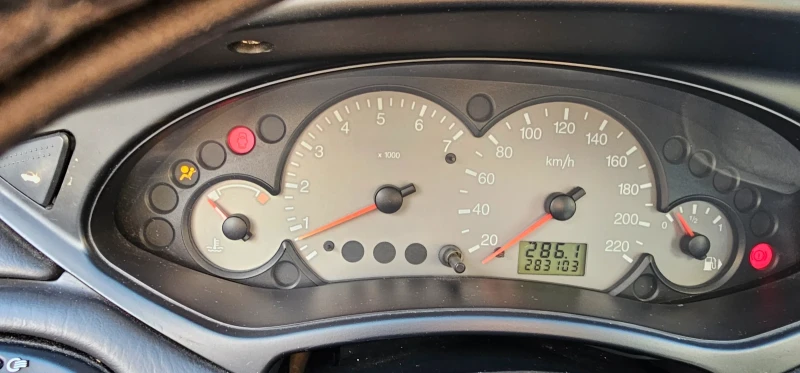 Ford Focus 1.8 TDDI, снимка 7 - Автомобили и джипове - 52504654