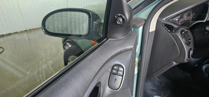 Ford Focus 1.8 TDDI, снимка 14 - Автомобили и джипове - 52504654