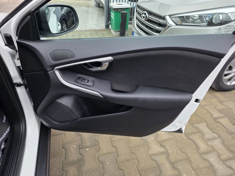 Volvo V40 Cross Country Avtomat , снимка 16 - Автомобили и джипове - 52875301