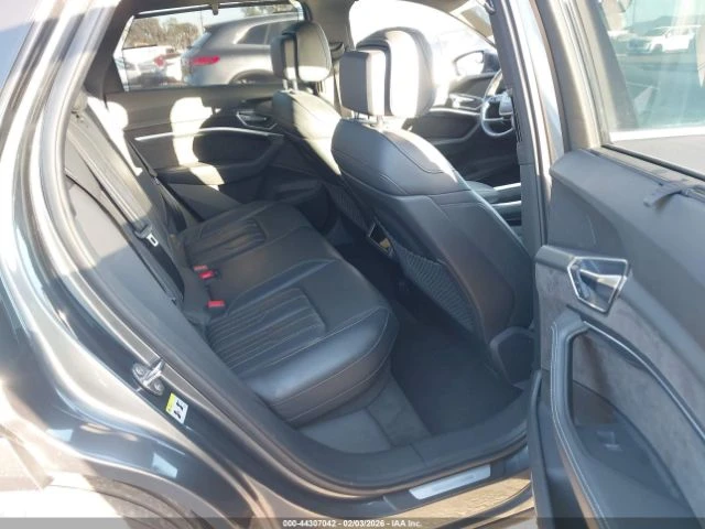 Audi E-Tron Premium Plus, снимка 11 - Автомобили и джипове - 53767667