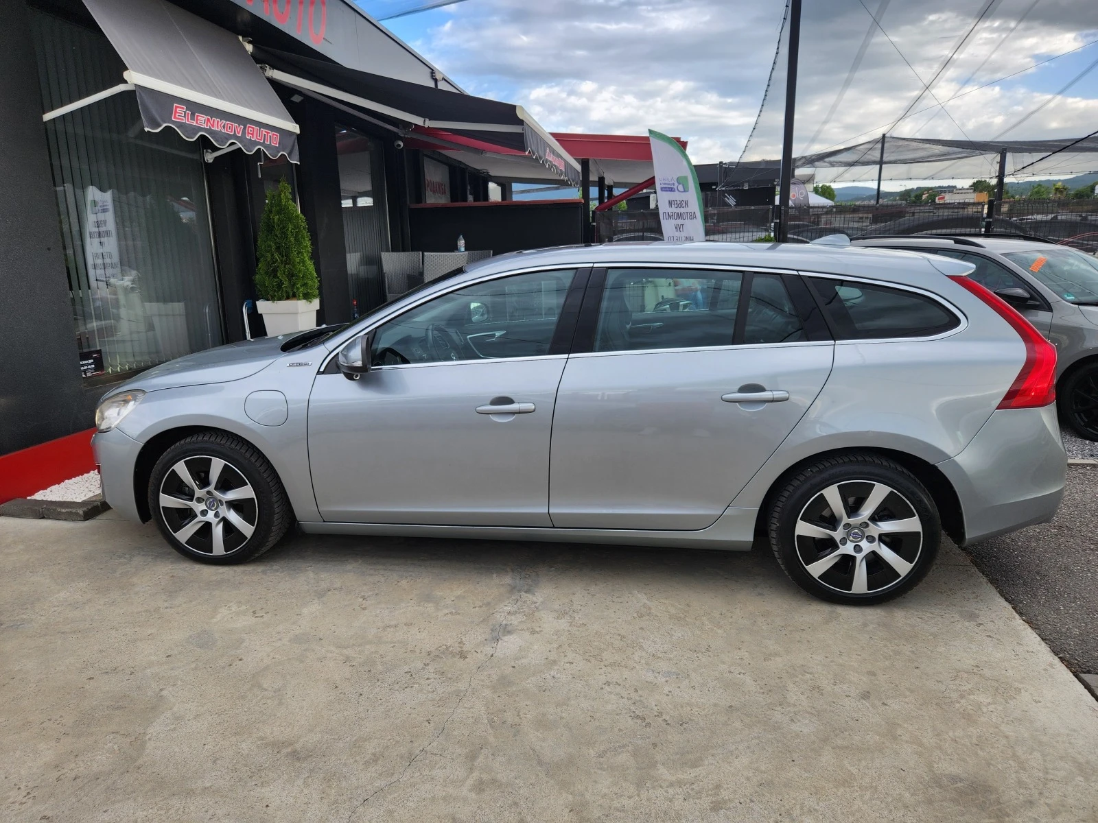 Volvo V60 89213км D6-215к.с AWD-PLUGIN HYBRID-ШВЕЙЦАРИЯ - изображение 4