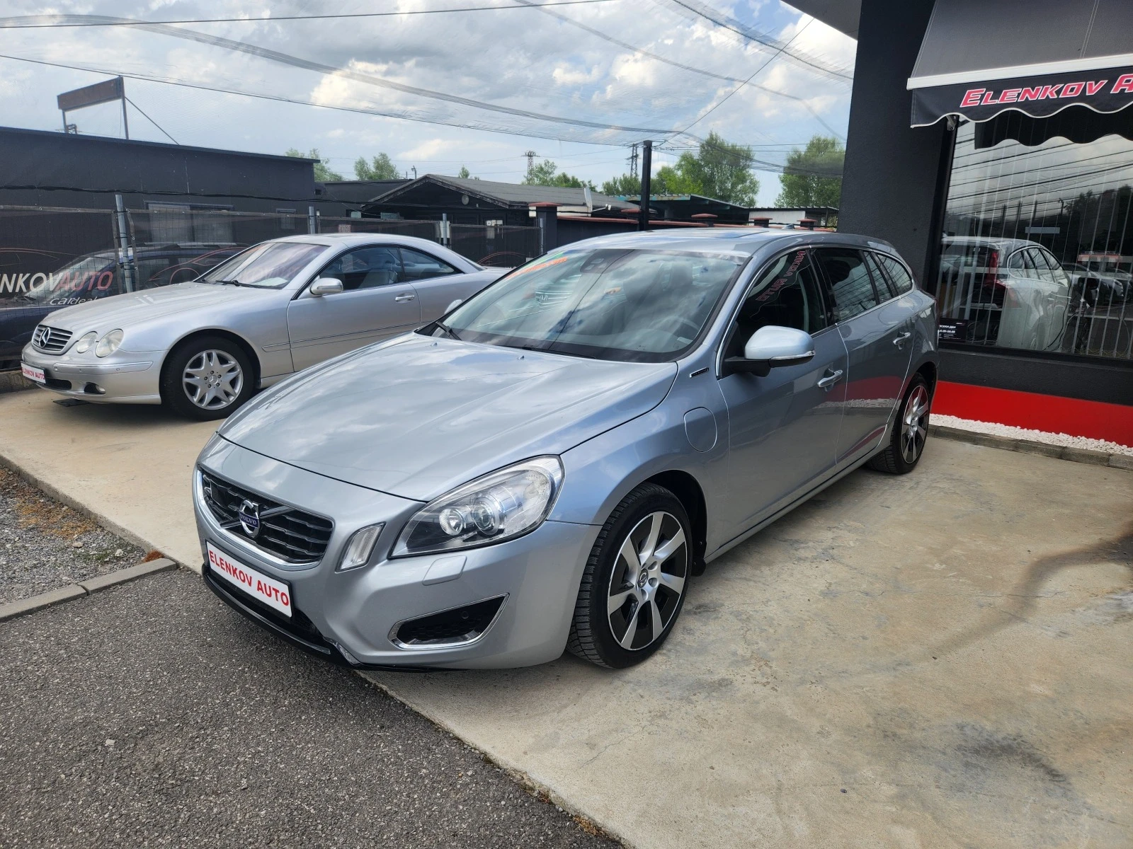 Volvo V60 89213км D6-215к.с AWD-PLUGIN HYBRID-ШВЕЙЦАРИЯ - изображение 3