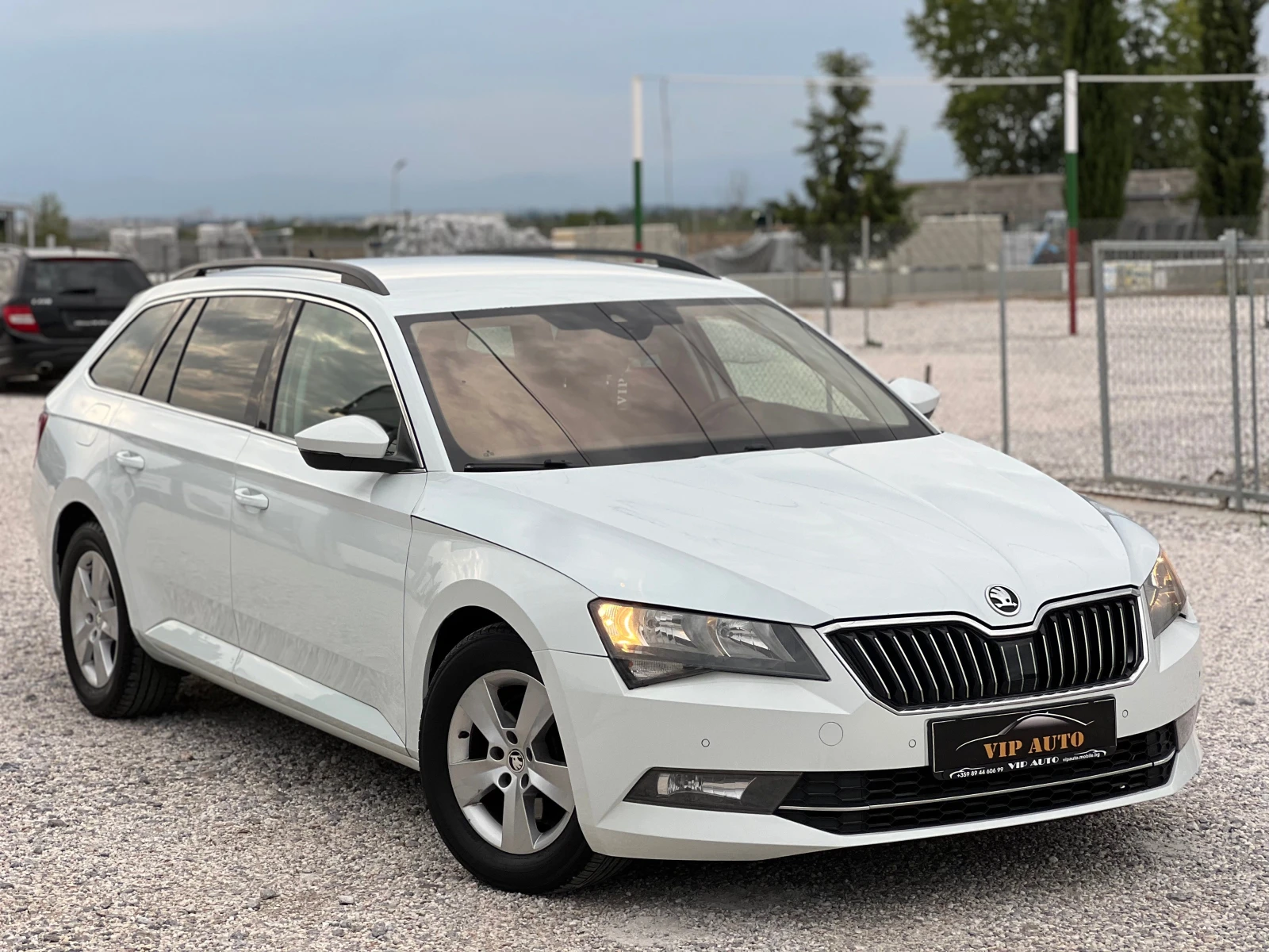 Skoda Superb 2.0TDI DISTRONIC - изображение 2