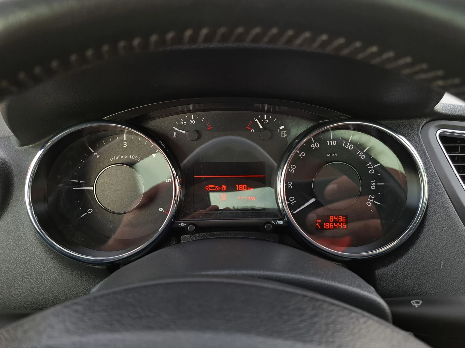 Peugeot 5008 1.6d/ПАНОРАМА/ХЕДЪП/ПАРКТРОН/ ПОДГРЕВ - изображение 7