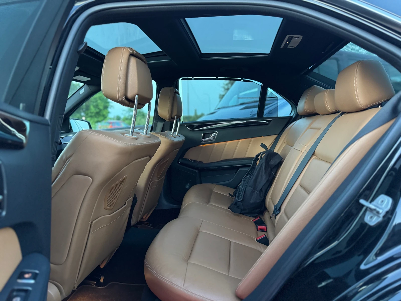 Mercedes-Benz E 350 AMG PANO MASAGGE KAMERI FULL, снимка 9 - Автомобили и джипове - 54910722