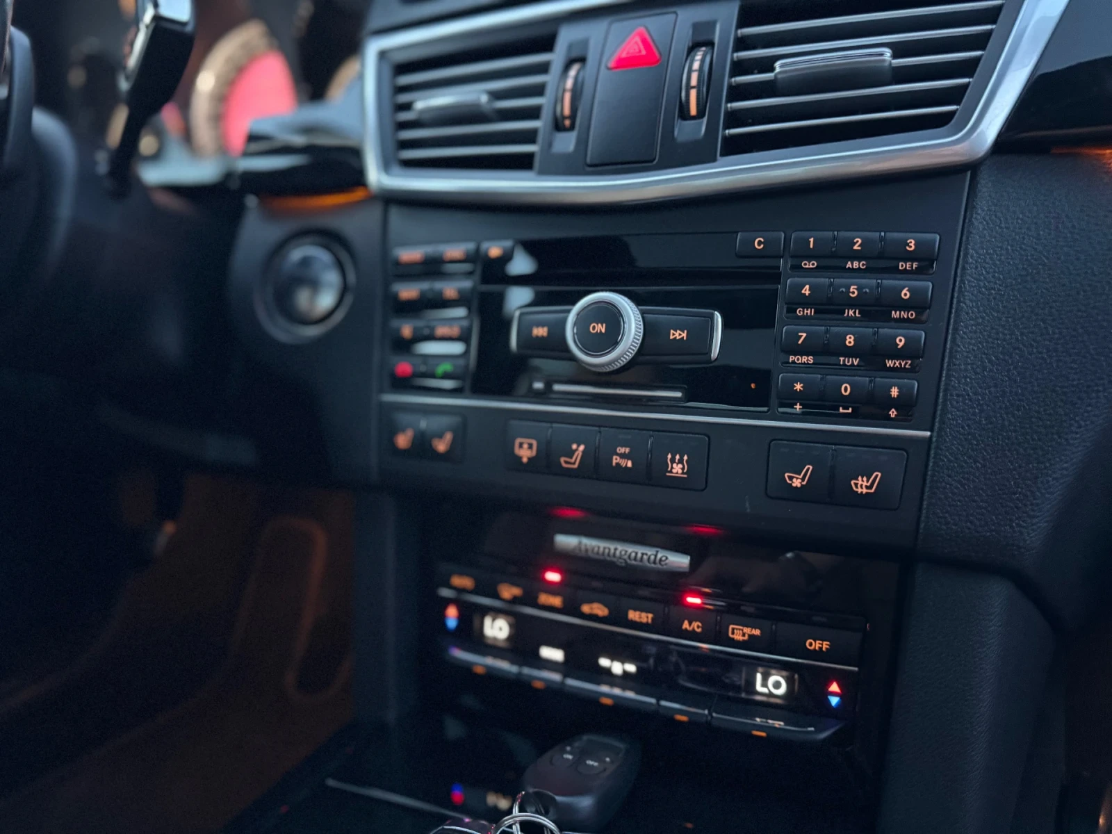 Mercedes-Benz E 350 AMG PANO MASAGGE KAMERI FULL, снимка 10 - Автомобили и джипове - 54910722
