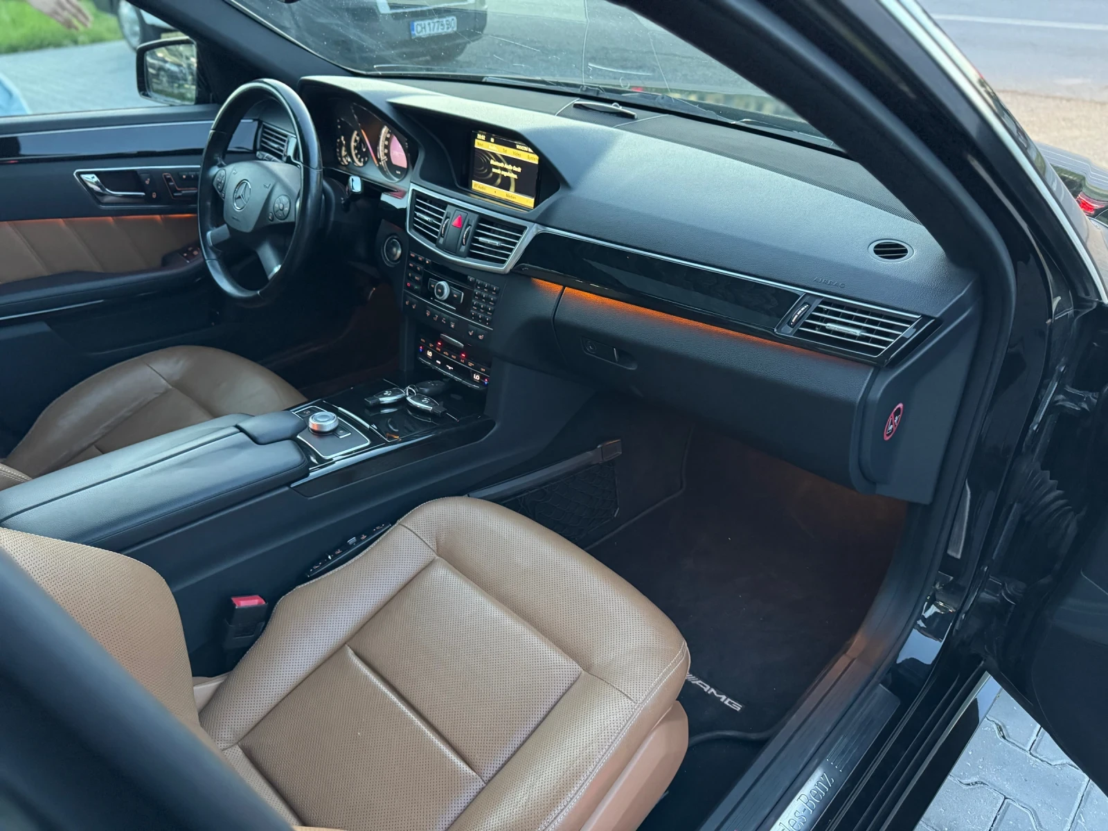 Mercedes-Benz E 350 AMG PANO MASAGGE KAMERI FULL, снимка 11 - Автомобили и джипове - 54910722