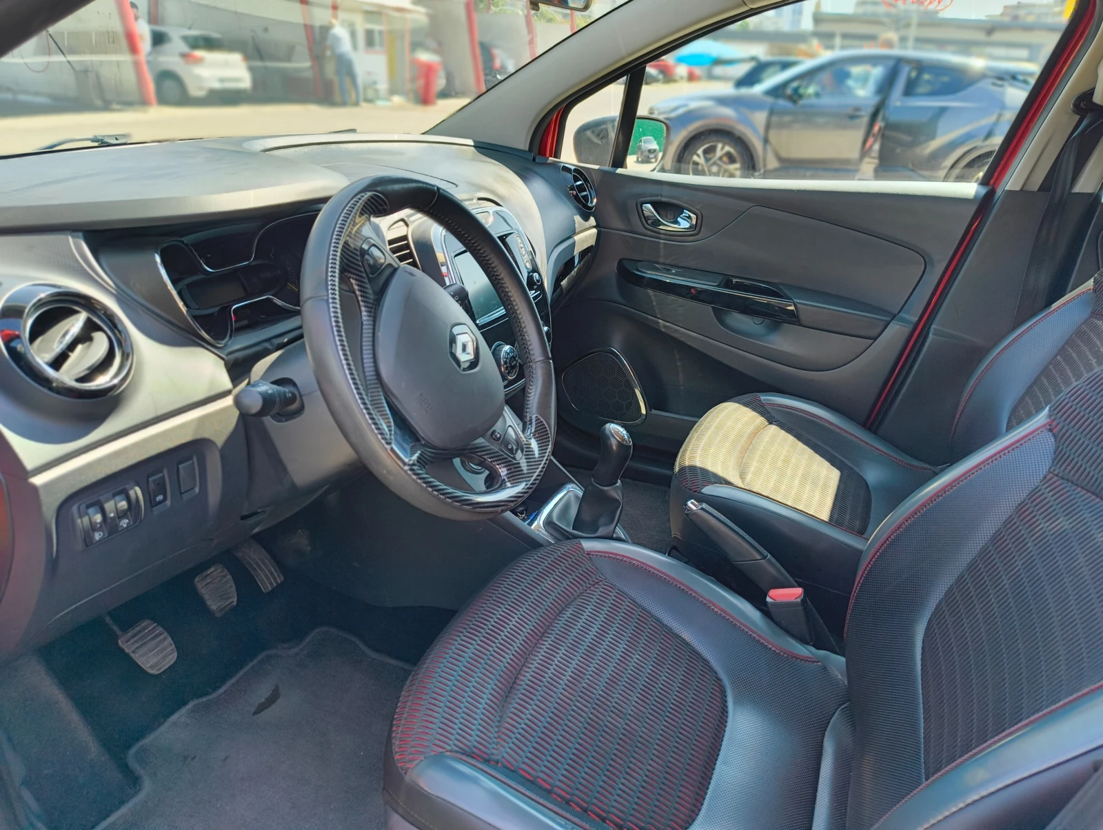 Renault Captur, снимка 7 - Автомобили и джипове - 55612231