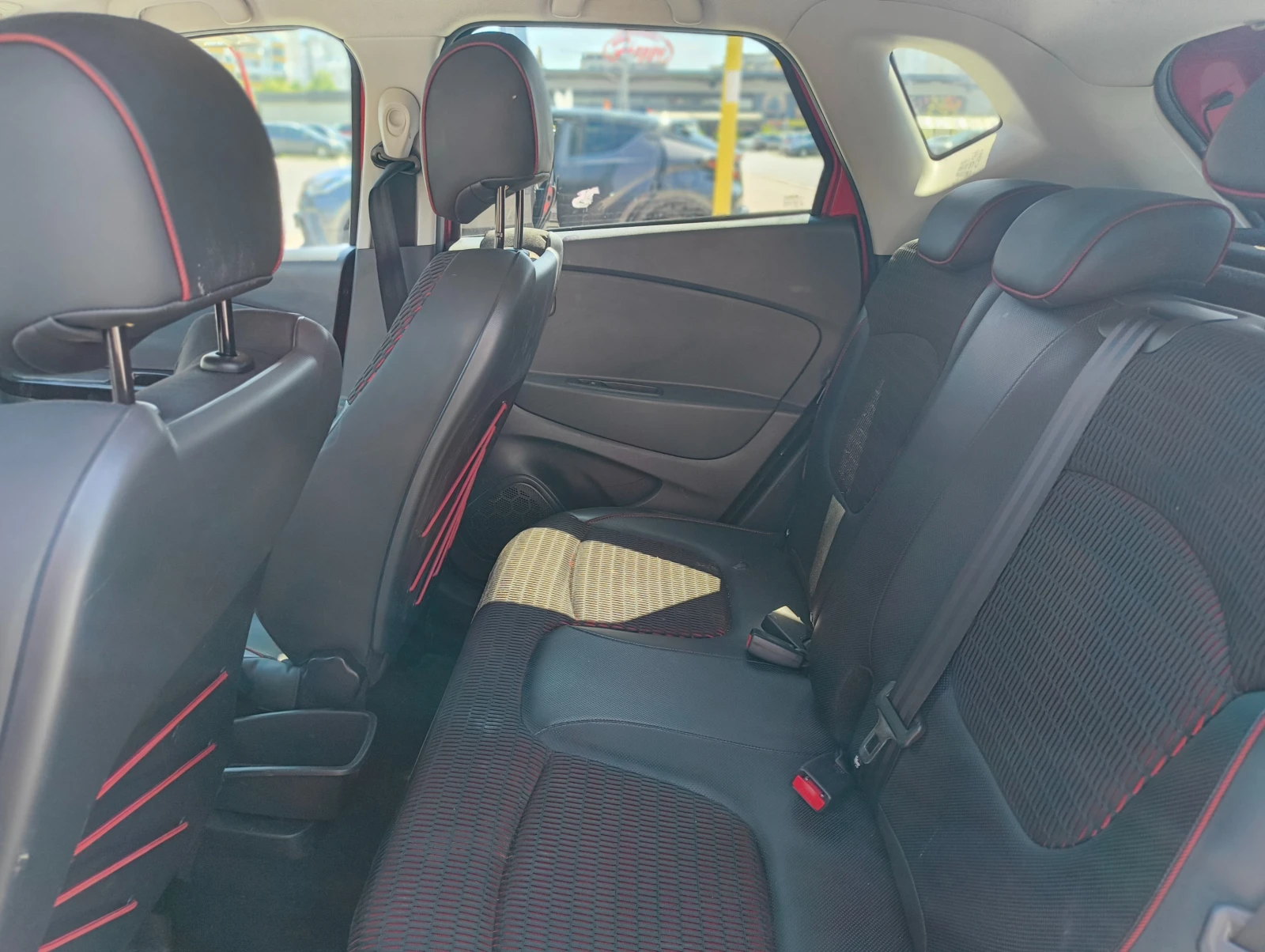 Renault Captur, снимка 8 - Автомобили и джипове - 55612231