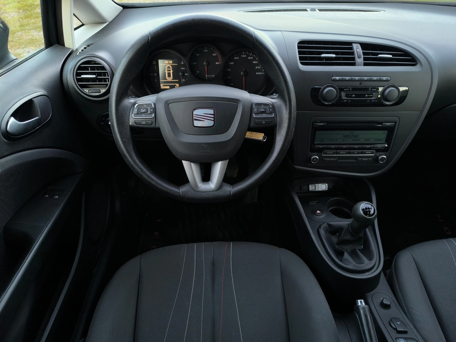 Seat Leon FACE LIFT-1.6TDI-90кс-КЛИМАТРОНИК-EURO 5b !!!, снимка 11 - Автомобили и джипове - 56130110