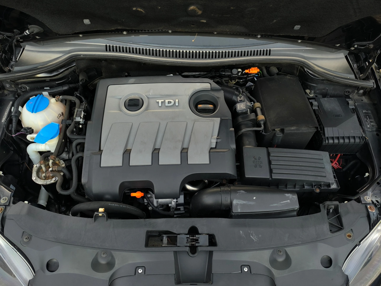 Seat Leon FACE LIFT-1.6TDI-90кс-КЛИМАТРОНИК-EURO 5b !!!, снимка 16 - Автомобили и джипове - 56130110