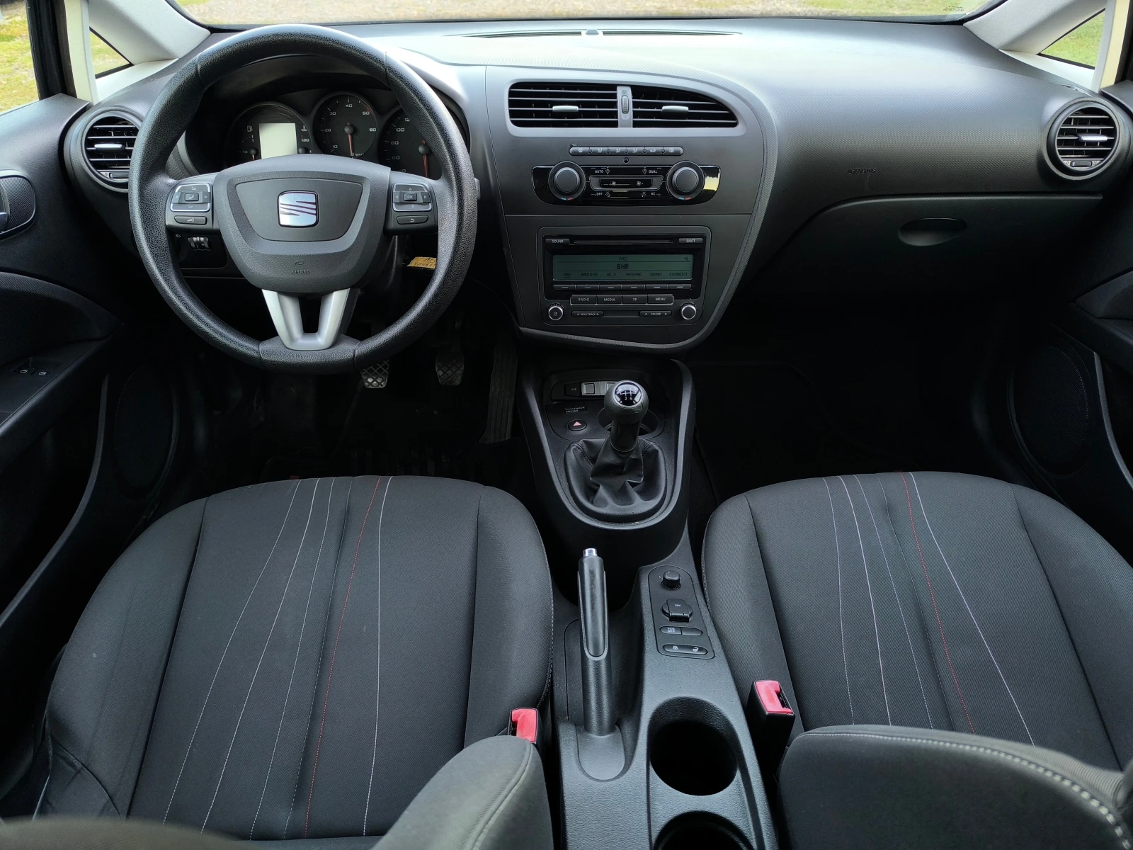 Seat Leon FACE LIFT-1.6TDI-90кс-КЛИМАТРОНИК-EURO 5b !!!, снимка 13 - Автомобили и джипове - 56130110