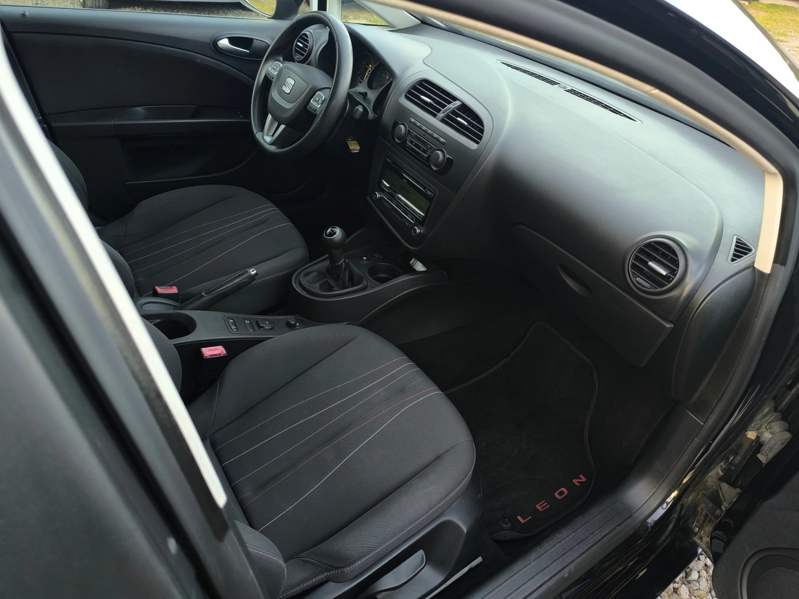 Seat Leon FACE LIFT-1.6TDI-90кс-КЛИМАТРОНИК-EURO 5b !!!, снимка 14 - Автомобили и джипове - 56130110