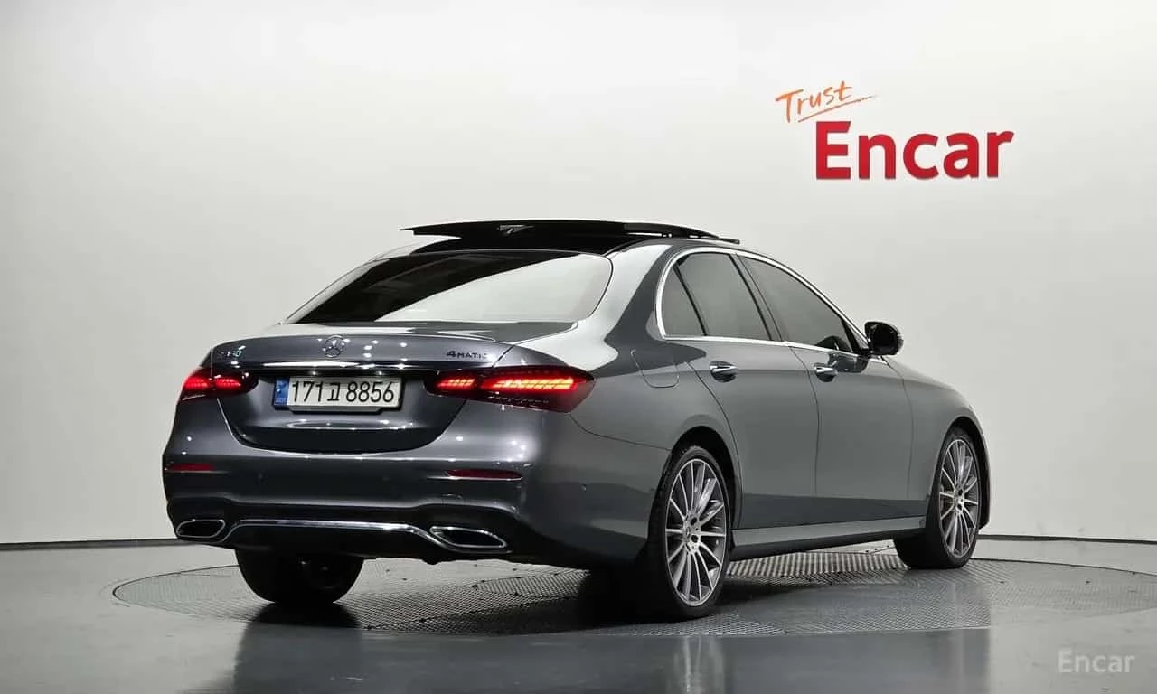 Mercedes-Benz E 350  4MATIC | AMG Line | Burmester | Обдухване | HUD, снимка 2 - Автомобили и джипове - 56324880