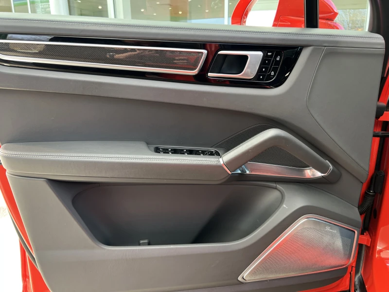 Porsche Cayenne Turbo S E-Hybrid/CERAMIC/CARBON/BURM/ГАРАНЦИЯ06.26, снимка 7 - Автомобили и джипове - 52622538