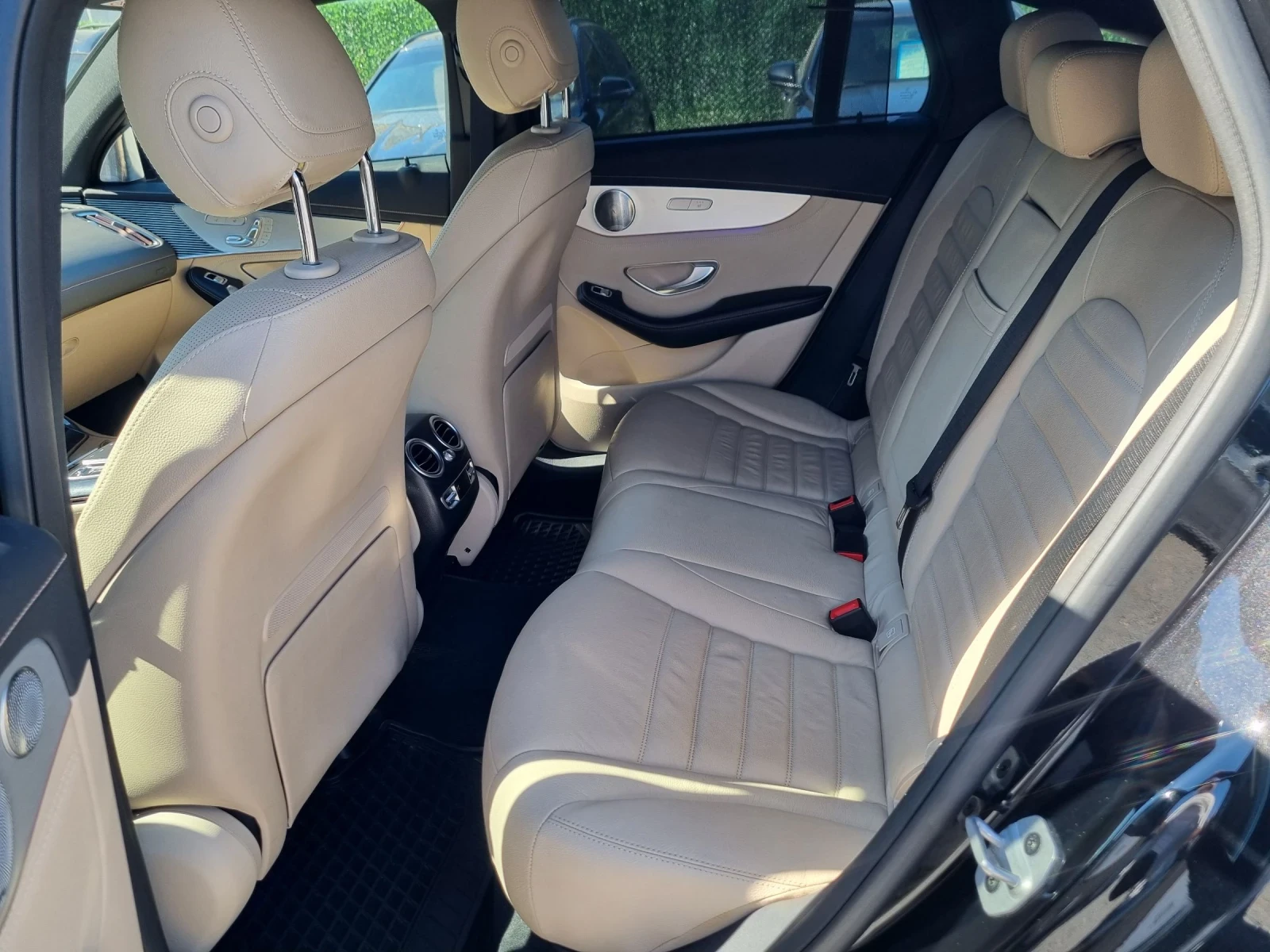 Mercedes-Benz EQC 400* BURMESTER* DISTRONIS PLUS* 360  CAMERA*  - изображение 10