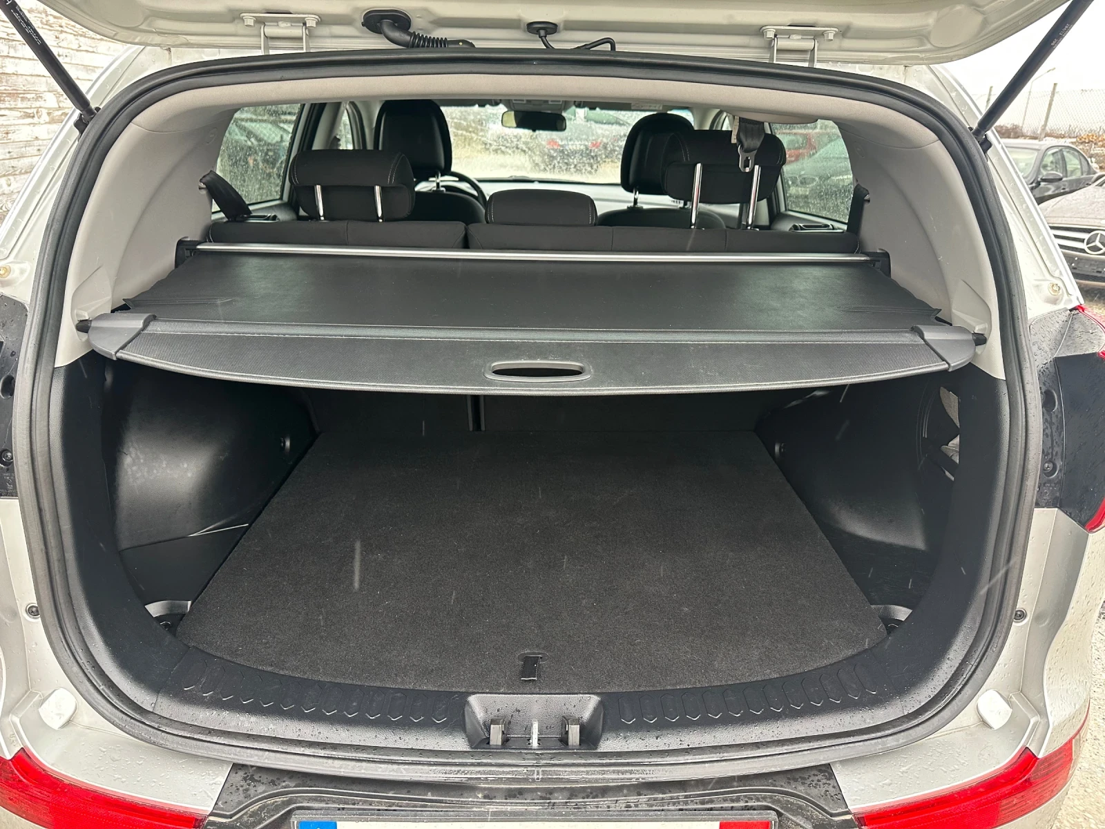 Kia Sportage, снимка 11 - Автомобили и джипове - 53468047