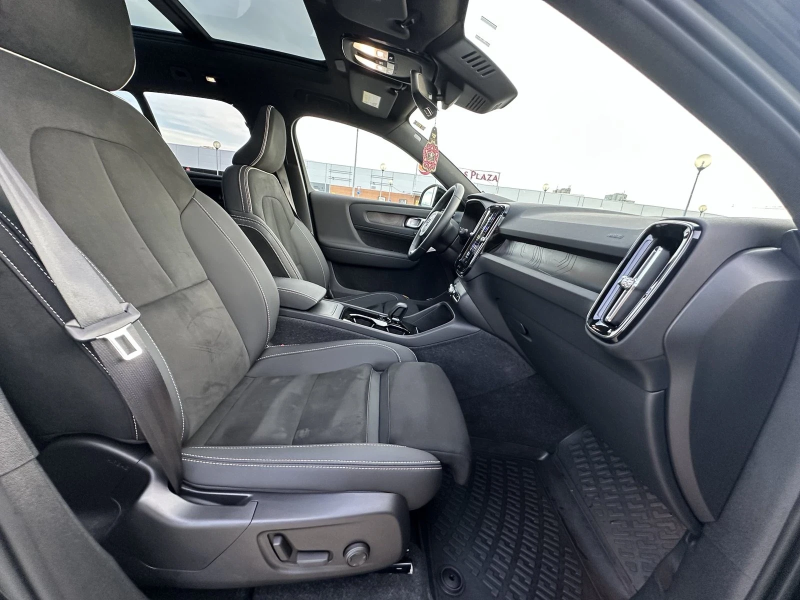 Volvo XC40 ВСИЧКИ ЕКСТРИ, 408 к.с., снимка 4 - Автомобили и джипове - 54044926