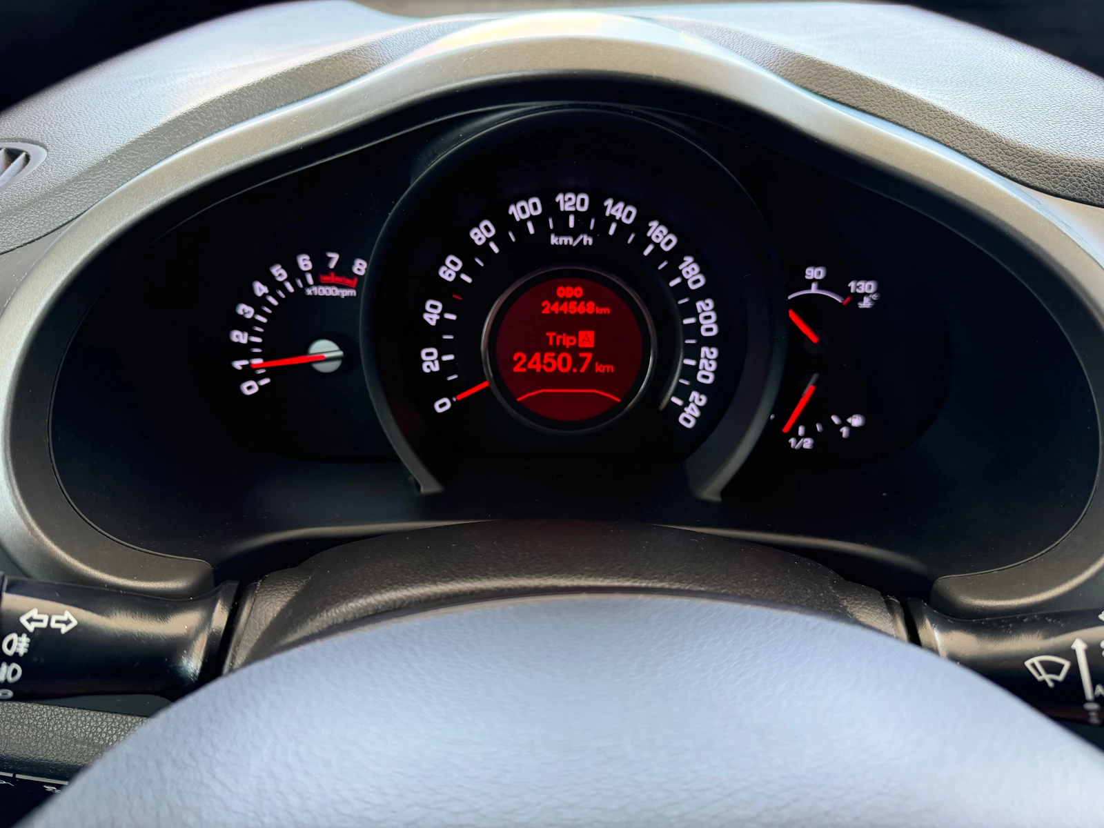 Kia Sportage 1.6 БЕНЗИН ТОП!!!, снимка 13 - Автомобили и джипове - 55340439