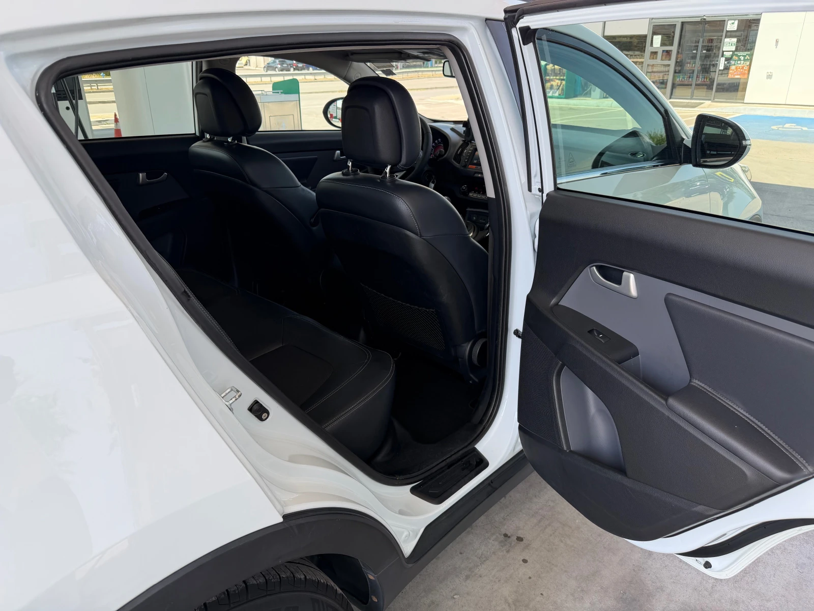 Kia Sportage 1.6 БЕНЗИН ТОП!!!, снимка 10 - Автомобили и джипове - 55340439