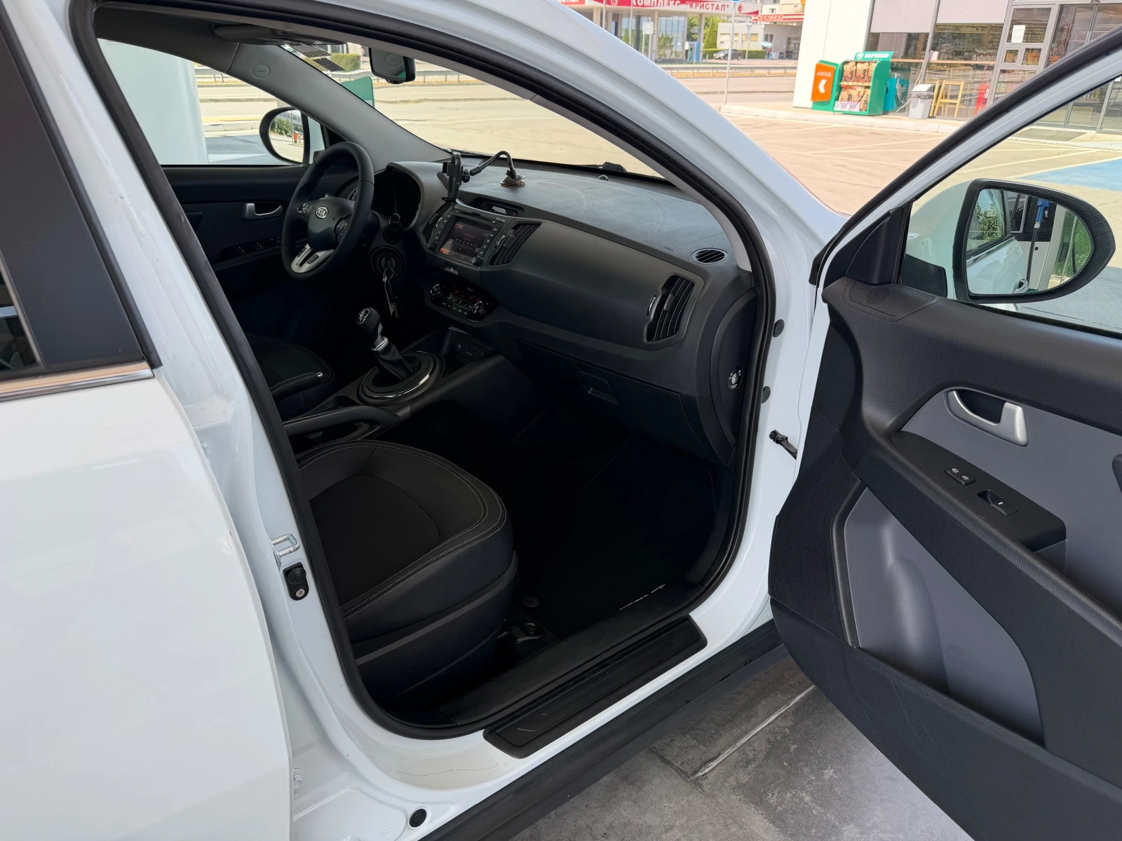 Kia Sportage 1.6 БЕНЗИН ТОП!!!, снимка 9 - Автомобили и джипове - 55340439