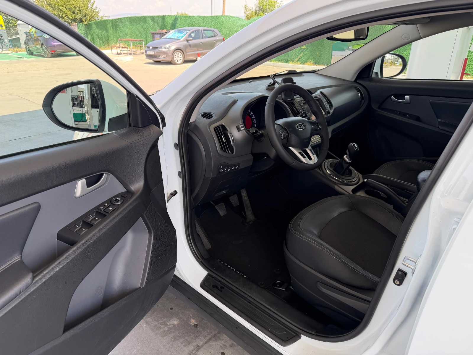 Kia Sportage 1.6 БЕНЗИН ТОП!!!, снимка 7 - Автомобили и джипове - 55340439