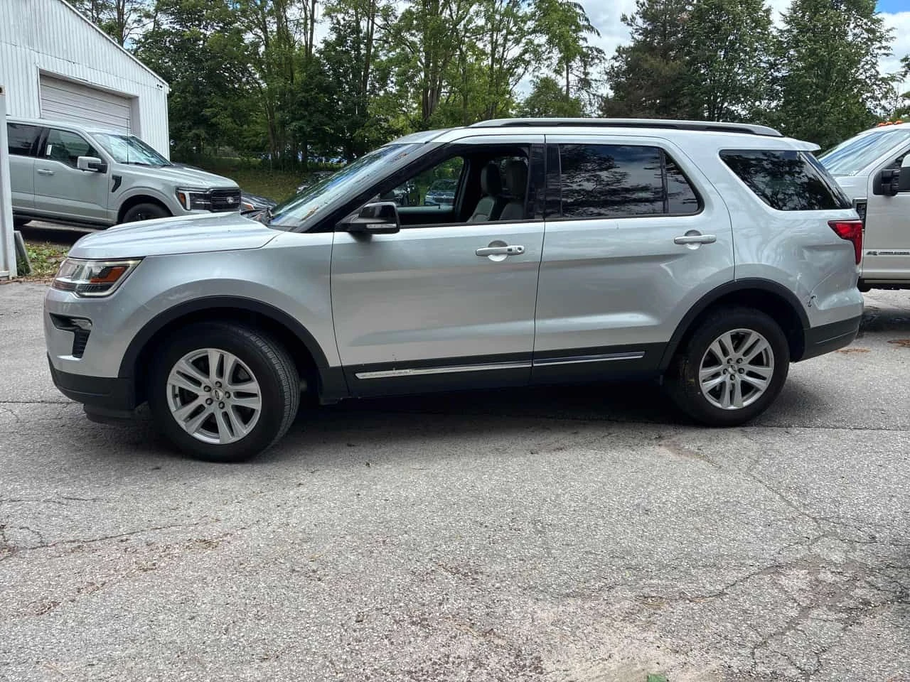 Ford Explorer * XLT * CARFAX * БЕЗ ПЪРВОНАЧАЛНА ВНОСКА, снимка 2 - Автомобили и джипове - 55374903
