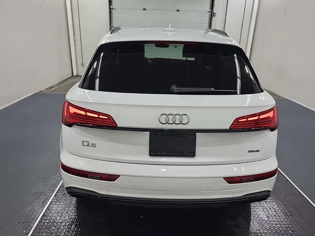 Audi Q5 * 45 Tfsi Quattro Komfort * ПРЕДСТАВИТЕЛСТВО, снимка 3 - Автомобили и джипове - 56332626