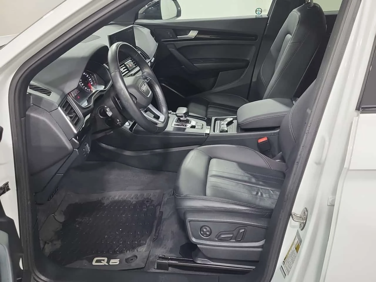 Audi Q5 * 45 Tfsi Quattro Komfort * ПРЕДСТАВИТЕЛСТВО, снимка 10 - Автомобили и джипове - 56332626