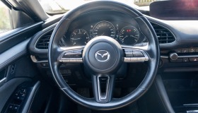 Mazda 3 Facelift 1.8d SkyActiv-D топ състояние лизинг, снимка 10