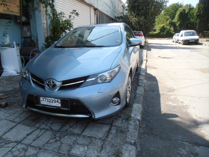 Toyota Auris 2.0 D4D, снимка 2 - Автомобили и джипове - 47305347