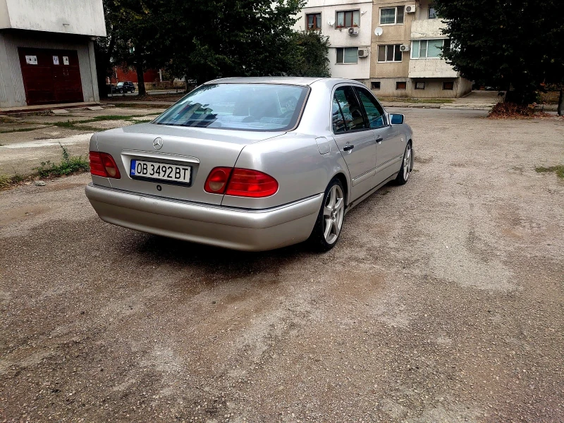 Mercedes-Benz E 220 220CDI, снимка 6 - Автомобили и джипове - 47305606