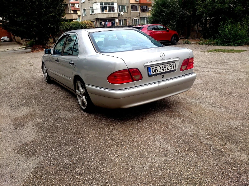 Mercedes-Benz E 220 220CDI, снимка 4 - Автомобили и джипове - 47305606